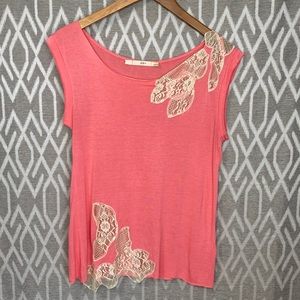 Gibson Raw Edge & Lace Coral Tee Shirt Size: Large